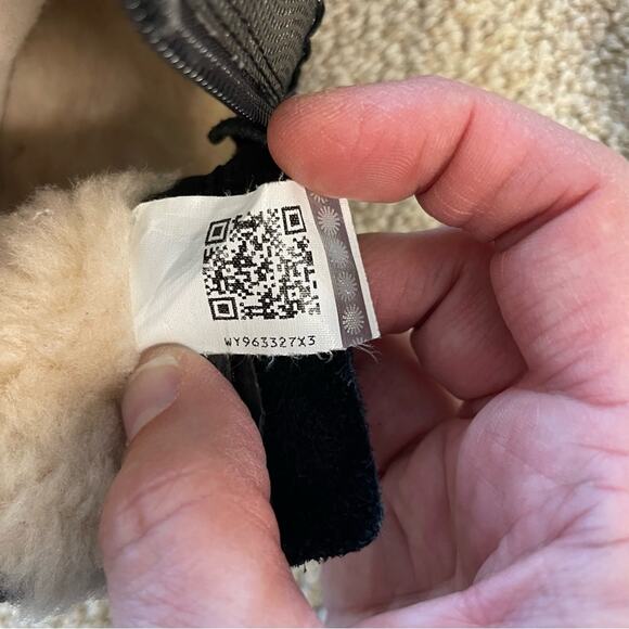 Ugg Girls JI Heart Ivy Short Mini Boots Suede Metallic Zip sz 4 Black 1010362 - Picture 12 of 17